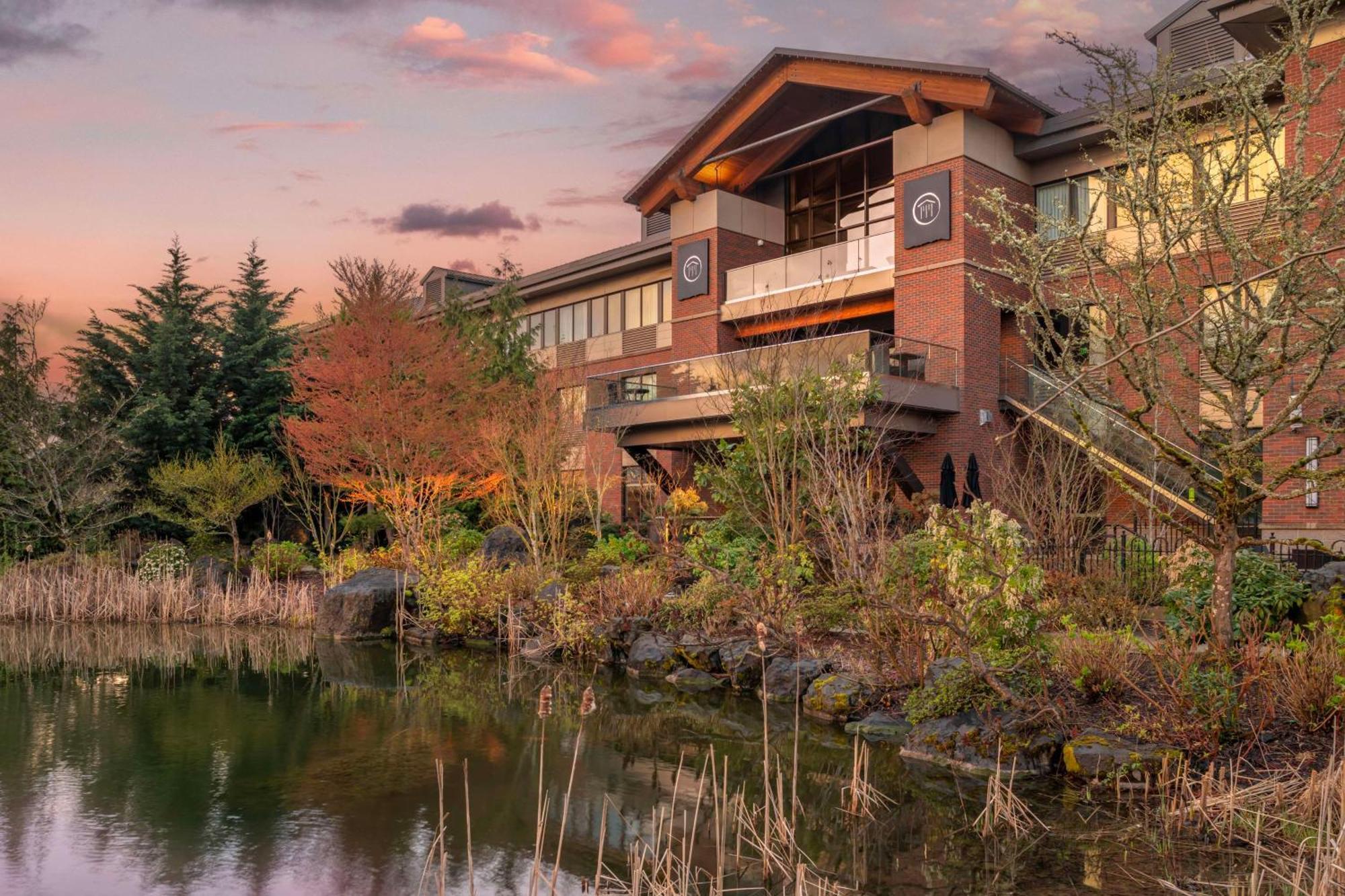 Best Western Premier Boulder Falls Inn Lebanon Eksteriør billede